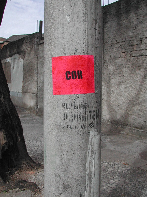 Imagem Cor, intervenção urbana do Grupo Poro - Poesia Visual